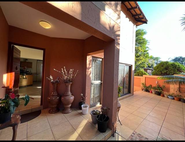 3 BEDROOM SECTIONAL TITLE TO LET IN STERREWAG